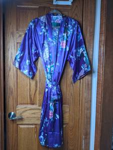 lot 140 image: Purple Floral Kimono - 100% Silk
