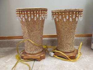 lot 7 image: vintage table lamps