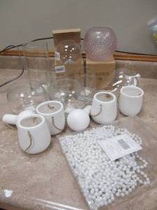 lot 14 image: vases