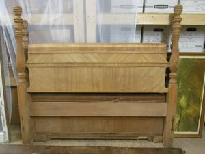 lot 41 image: vintage 4 post bed
