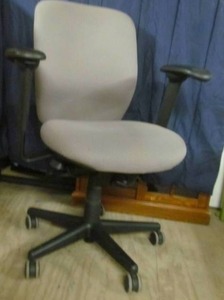 lot 46 image: office chair