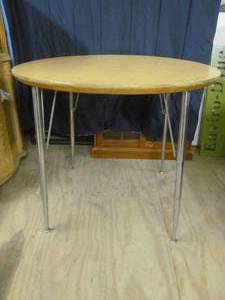 lot 48 image: round table