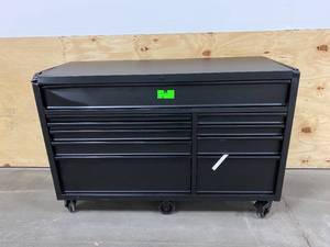 lot 28 image: HUSKY 80 10-Drawer Rolling Cabinet