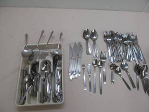lot 5 image: silverware