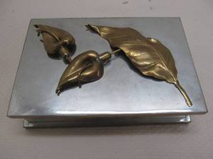 lot 15 image: trinket box