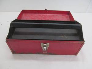 lot 21 image: toolbox