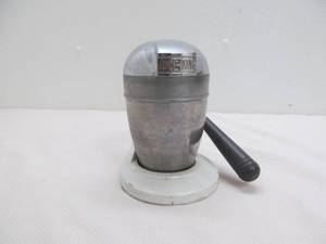 lot 29 image: vintage juicer