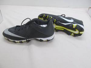 lot 44 image: Nike shoes