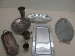 lot 47 image: trays, cups