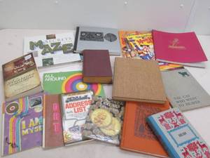 lot 113 image: Large assortment of books