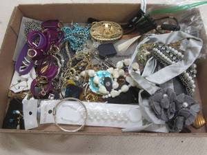 lot 116 image: Costume jewelry