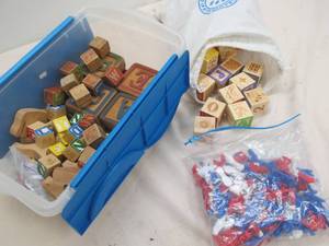 lot 117 image: Building blocks, toy soldiers