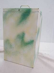 lot 119 image: Metal slotted box