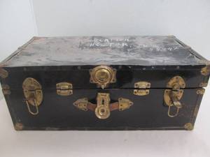 lot 141 image: Foot lockers