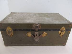 lot 142 image: Foot lockers