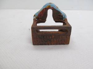lot 143 image: Cast iron item