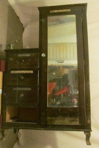 lot 160 image: Vintage wardrobe