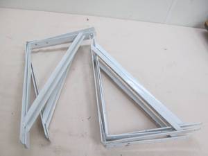 lot 165 image: Shelf brackets