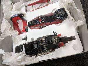 lot 420 image: Mac Tools 1999 Gatornationals Adult Collectable 19 Scale 1999 Pro Stock Bike