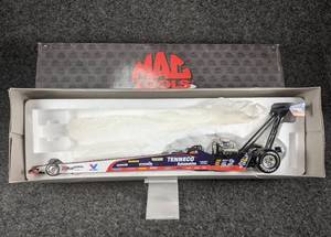 lot 433 image: Mac Tools Collectors Club Adult Collectable 124 Scale Top Fuel Dragster - Joe Amato