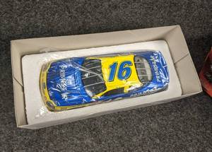 lot 442 image: Mac Tools Motorsports Adult Collectable 124 Scale Stock Car - #16 Primestar