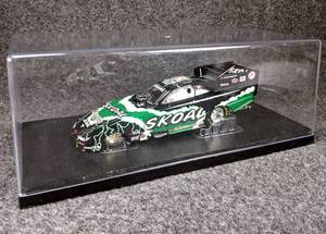 lot 453 image: Mac Tools Collectors Club Adult Collectable 124 Scale 2001 Chevy Funny Car - Ron Capps