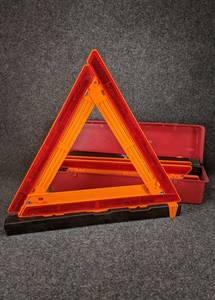 lot 461 image: Strato-Flare 219 Warning Triangle Flare Kit