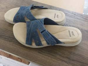 lot 2 image: Earth Origins size 7 blue sandals n...