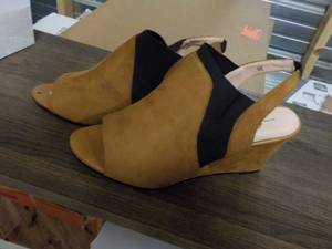lot 4 image: Midnight Velvet size 9M stretch ins...