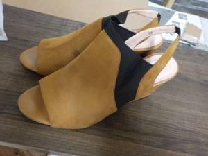lot 5 image: Midnight Velvet size 9 stretch inse...