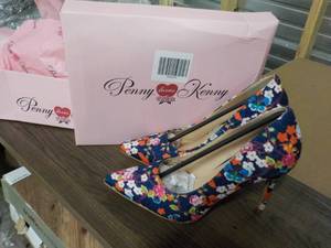 lot 10 image: Penny Loves Kenny size 10M heels ne...