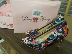 lot 11 image: Penny Loves Kenny size 10M heels ne...