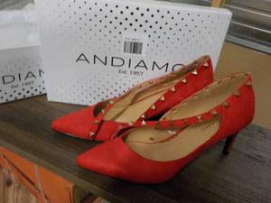 lot 15 image: Andiamo size 10M mandy red heels ne...
