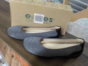 lot 19 image: Ezies size 7 joyful grey shim shoes...
