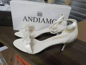 lot 21 image: Andiamo size 11 lively pearl shoes ...
