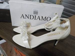 lot 22 image: Andiamo size 11 lively pearl shoes ...