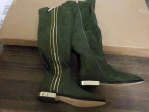 lot 25 image: Lady Couture size 37  Upton olive b...