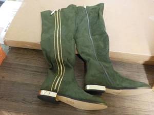 lot 26 image: Lady Couture size 37  Upton olive b...