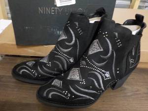 lot 27 image: Ninety Union sedona black size 11 b...