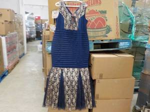lot 43 image: Midnight Velvet womens size L slee...