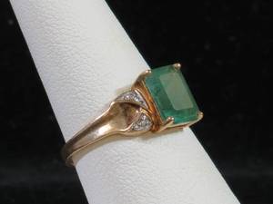 10K Yellow Gold Ring - Green Stone