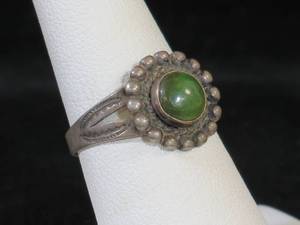 Antique Sterling Silver Ring - Green Stone