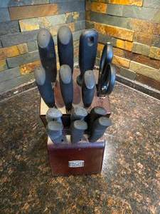 lot 43 image: Knife Block by Chicago Cutlery