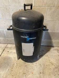 lot 111 image: Charbroil H20 Smoker