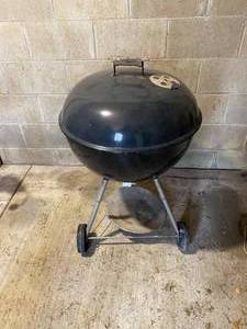 lot 114 image: Weber Charcoal Grill
