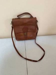 lot 179 image: Vintage Leather Coach Crossbody Purse