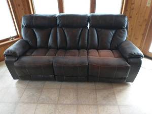 lot 19 image: Leather Electric Reclining Sofa