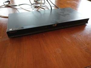 lot 30 image: Samsung Blu-Ray DVD Player