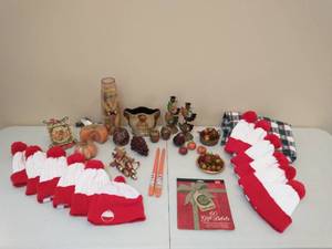 lot 13 image: Collection of Holiday Dcor