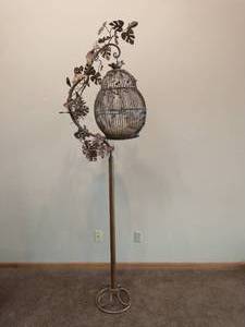 lot 50 image: Decorative Metal Bird Cage